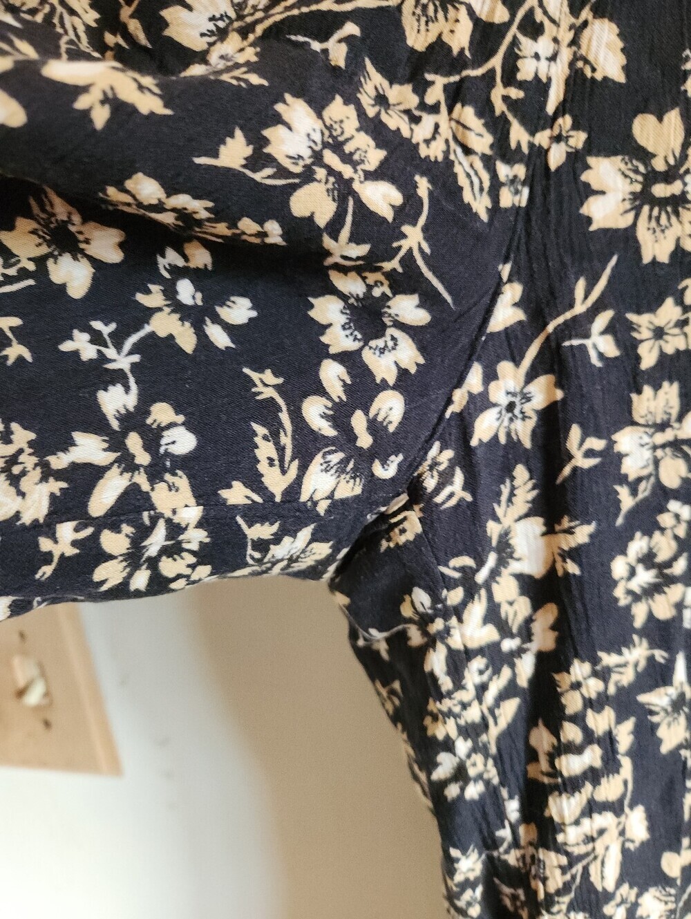 The Normal Brand Black Wide Leg Pant Cream Floral Motif Medium Fully Lined - Picture 4 of 11
